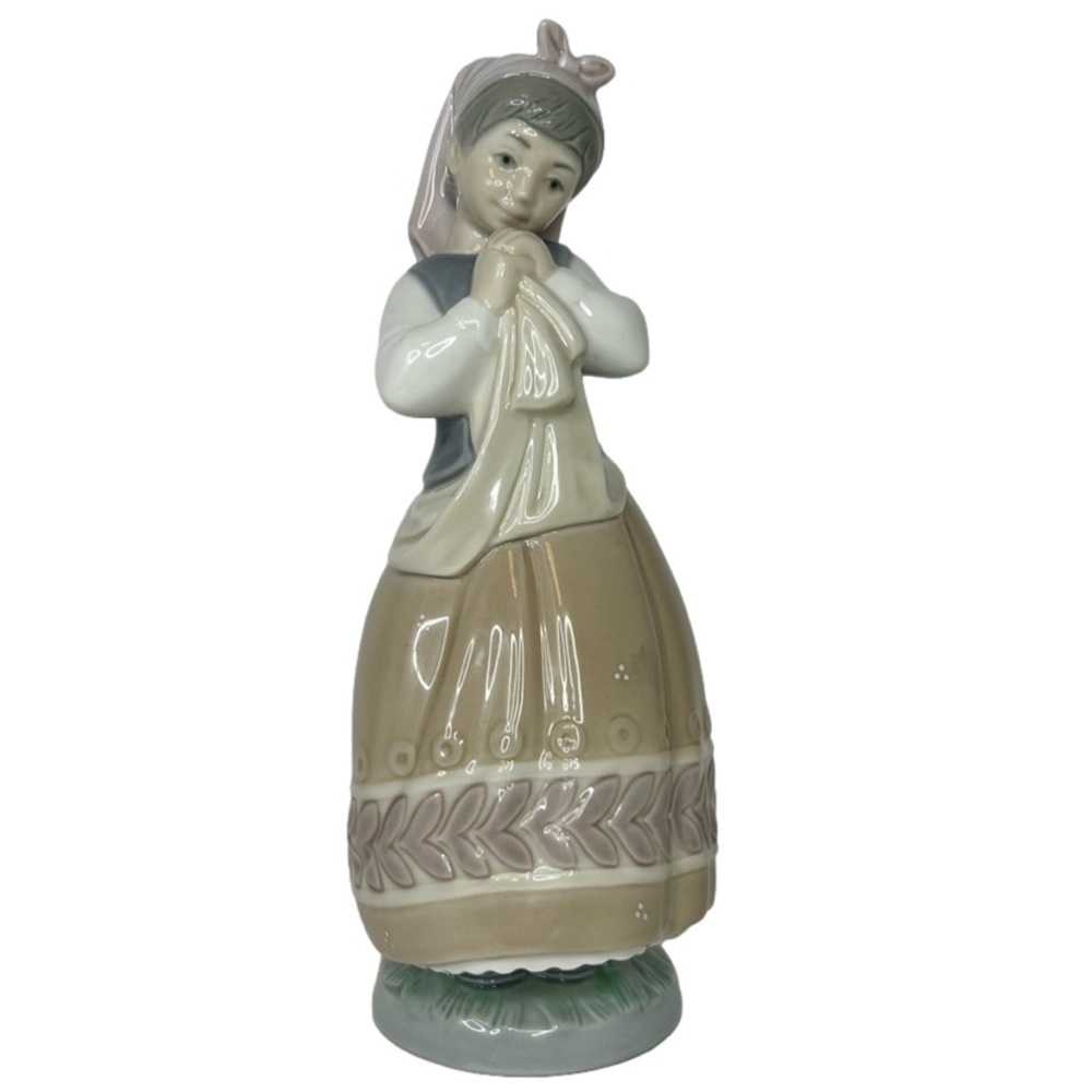 Lladro BLUSHFUL GIRL (Planning the Day) RETIRED PORCELAIN FIGURINE